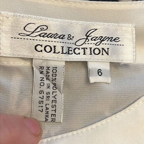 Laura and Jane pleat front blouse with gold button detail size 6 - Picture 6 of 6